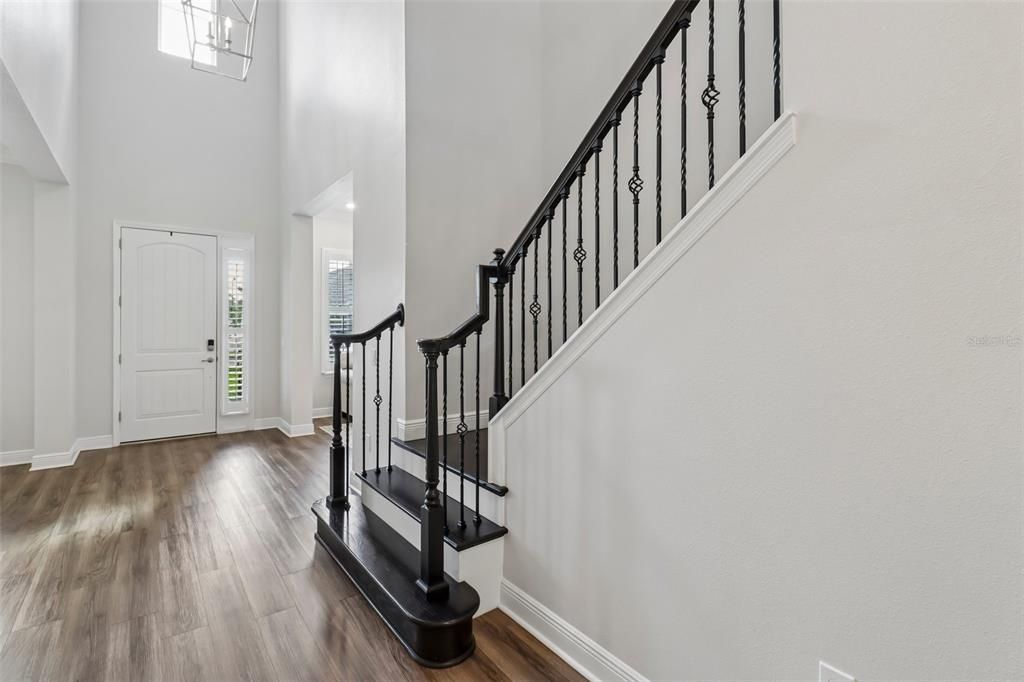 For Sale: $1,600,000 (6 beds, 5 baths, 5239 Square Feet)