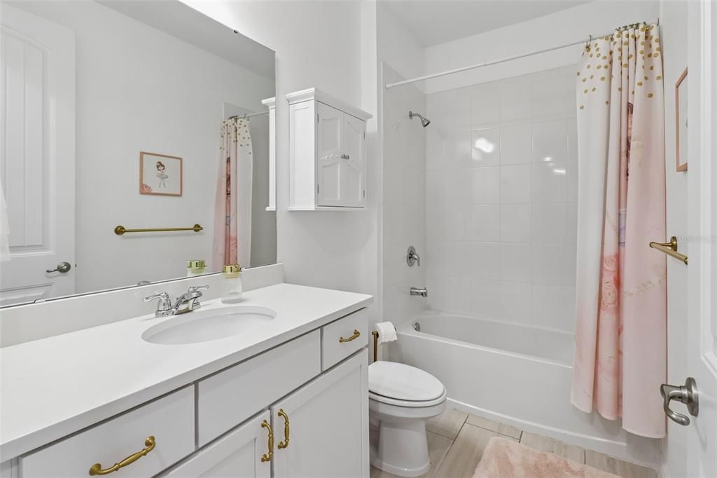 For Sale: $1,600,000 (6 beds, 5 baths, 5239 Square Feet)
