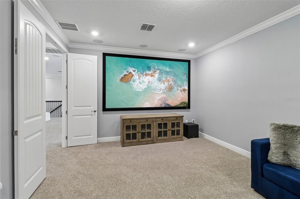 For Sale: $1,600,000 (6 beds, 5 baths, 5239 Square Feet)