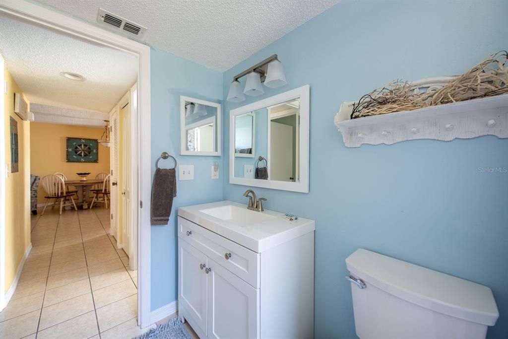For Sale: $199,900 (2 beds, 2 baths, 1056 Square Feet)