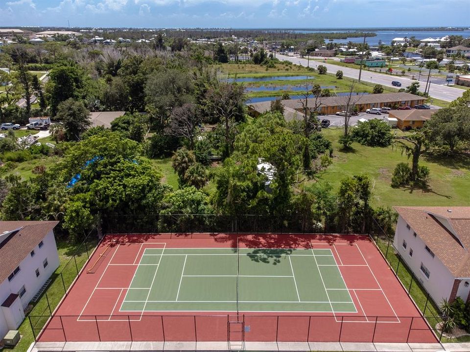 For Sale: $199,900 (2 beds, 2 baths, 1056 Square Feet)