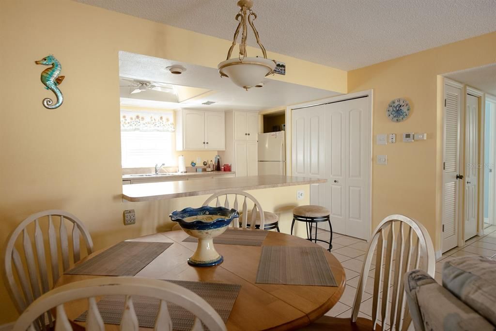 For Sale: $199,900 (2 beds, 2 baths, 1056 Square Feet)