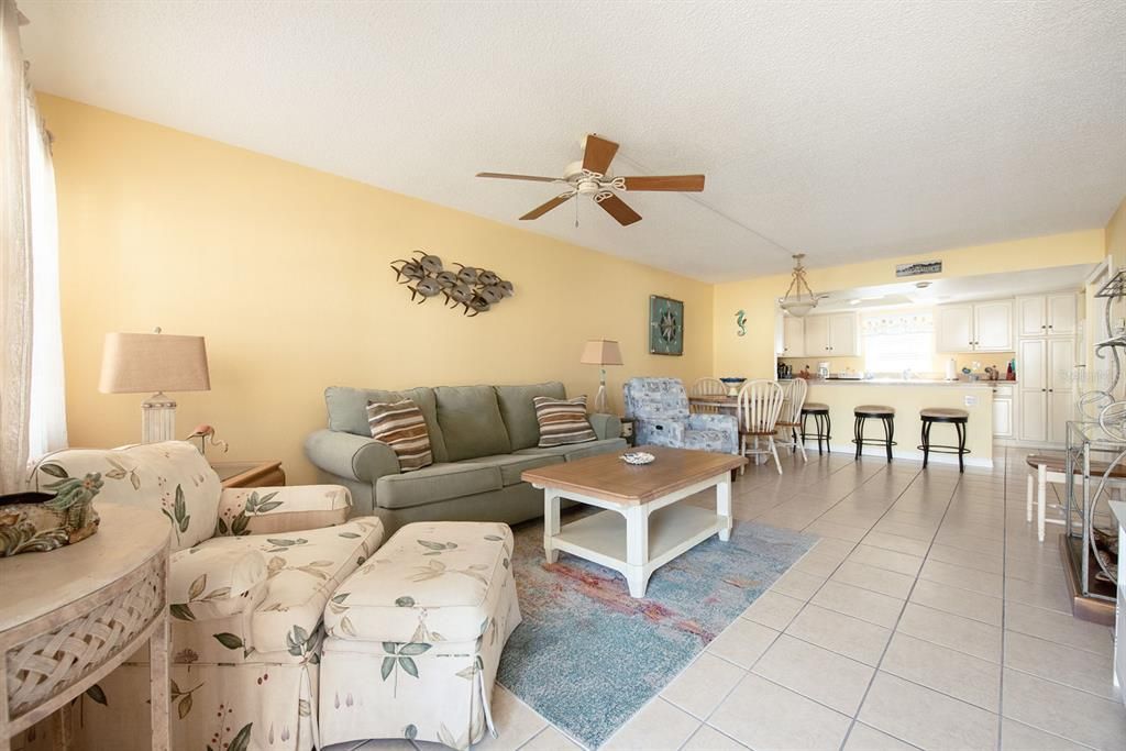 For Sale: $199,900 (2 beds, 2 baths, 1056 Square Feet)