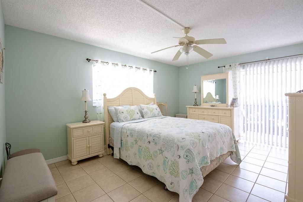 For Sale: $199,900 (2 beds, 2 baths, 1056 Square Feet)