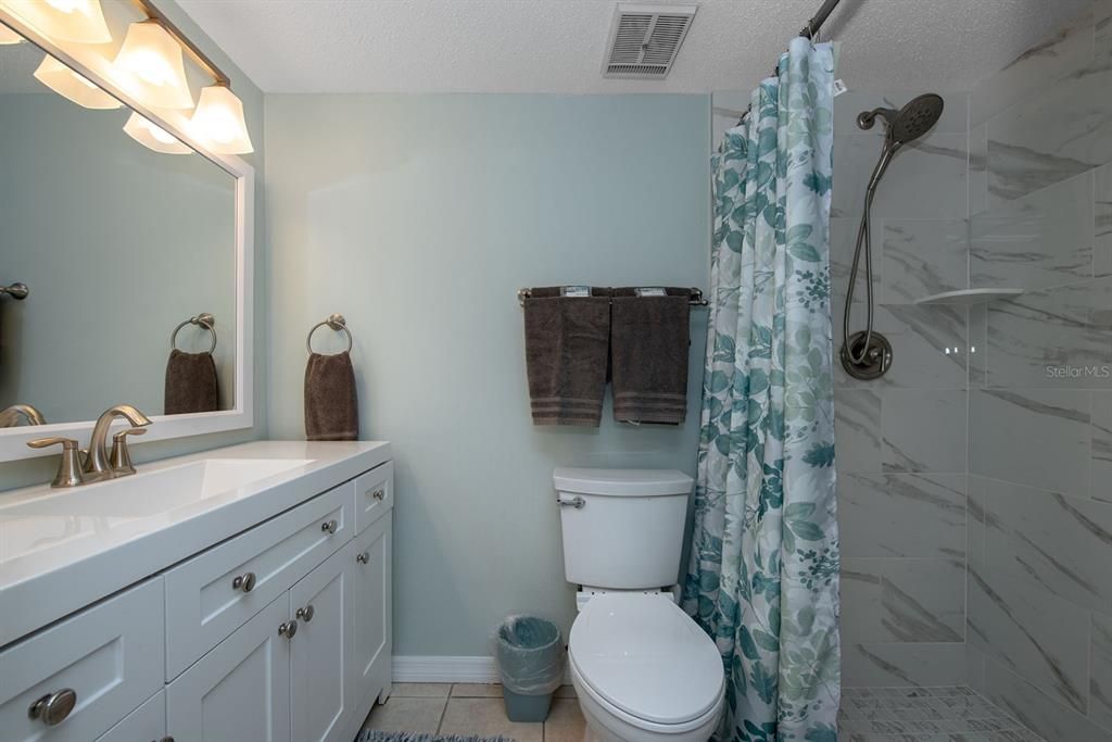 For Sale: $199,900 (2 beds, 2 baths, 1056 Square Feet)