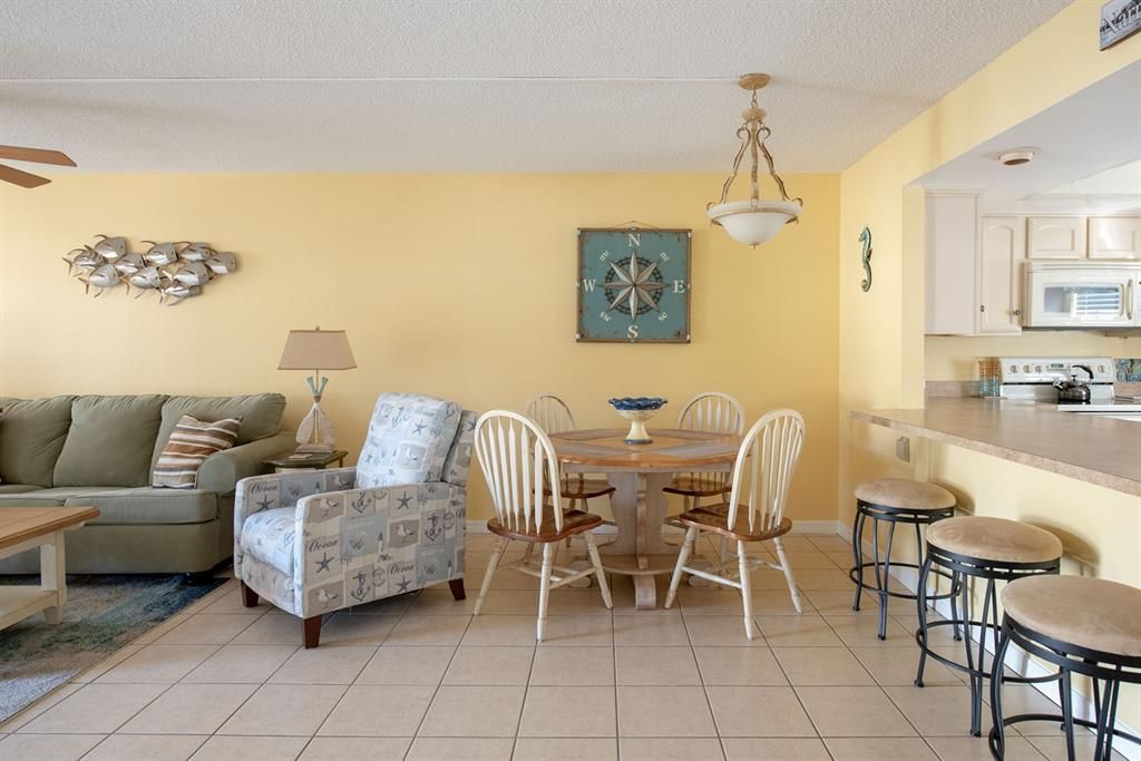 For Sale: $199,900 (2 beds, 2 baths, 1056 Square Feet)