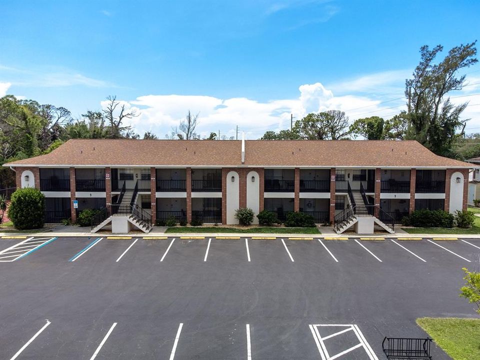 For Sale: $199,900 (2 beds, 2 baths, 1056 Square Feet)