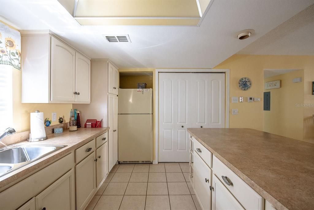 For Sale: $199,900 (2 beds, 2 baths, 1056 Square Feet)
