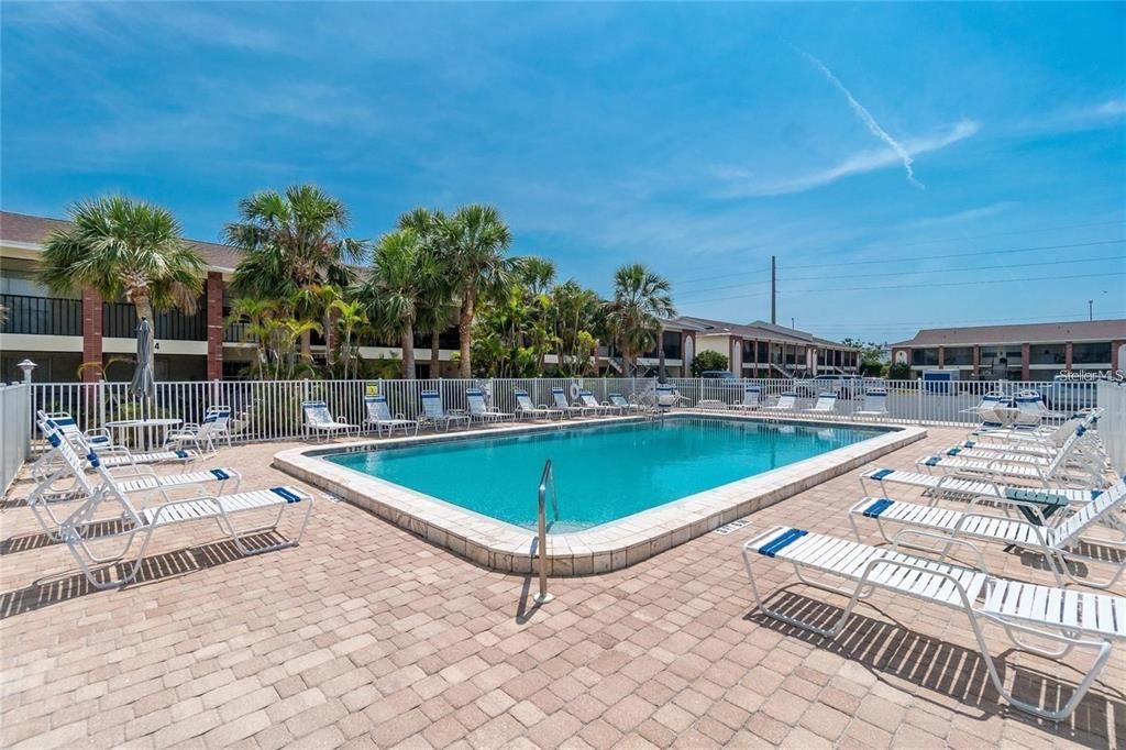 For Sale: $199,900 (2 beds, 2 baths, 1056 Square Feet)