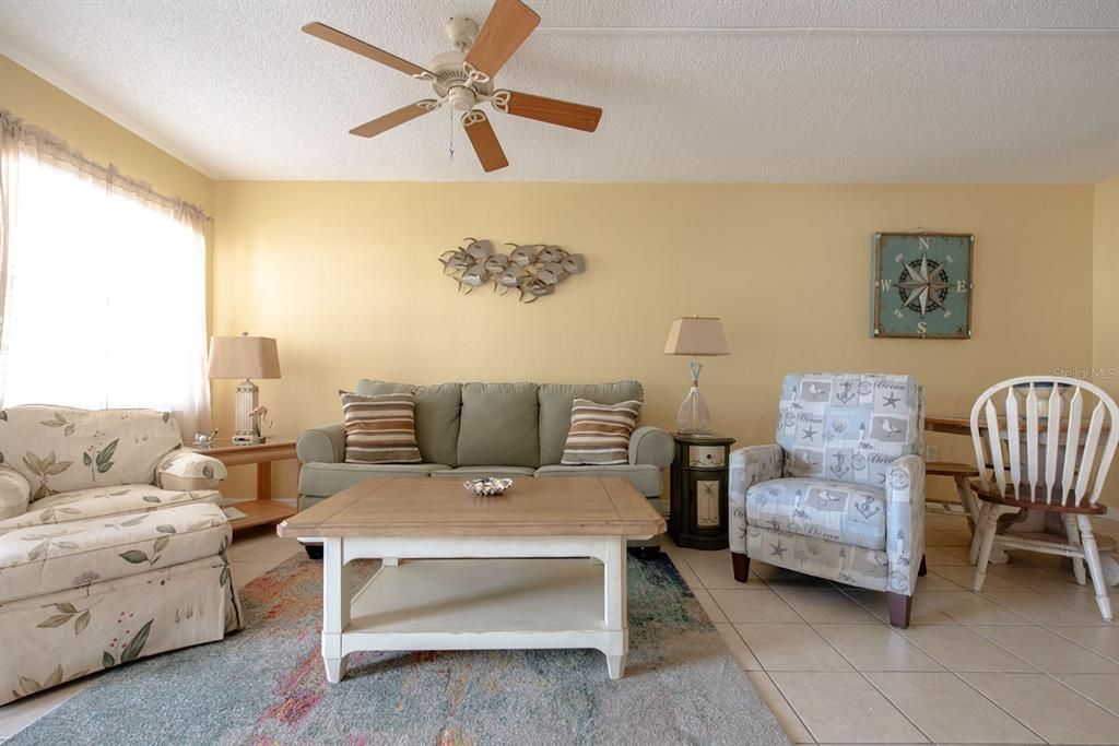 For Sale: $199,900 (2 beds, 2 baths, 1056 Square Feet)