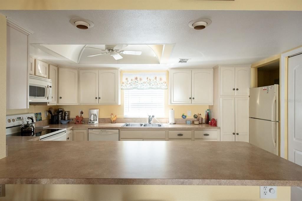 For Sale: $199,900 (2 beds, 2 baths, 1056 Square Feet)