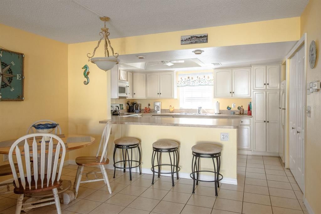 For Sale: $199,900 (2 beds, 2 baths, 1056 Square Feet)
