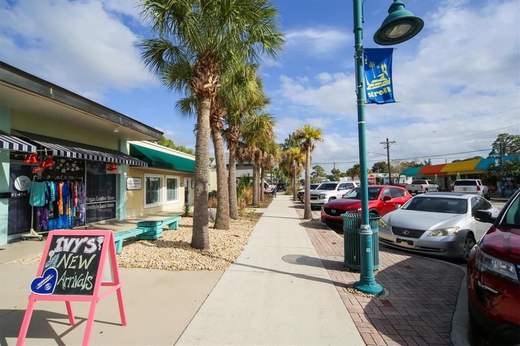 For Sale: $199,900 (2 beds, 2 baths, 1056 Square Feet)