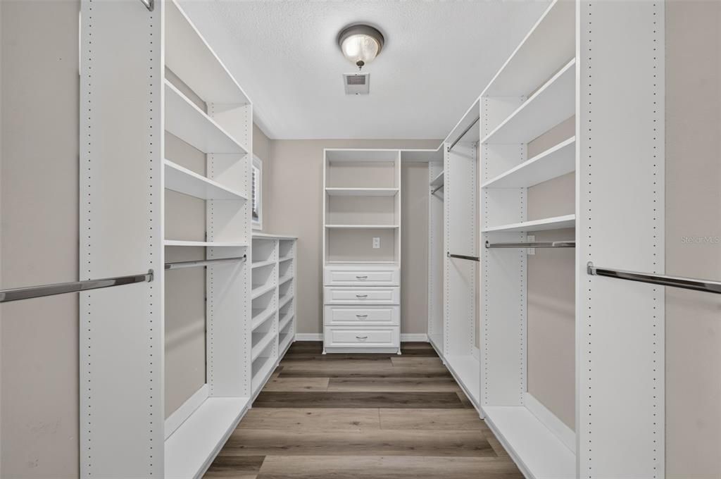 En Venta: $699,000 (5 camas, 2 baños, 2498 Pies cuadrados)