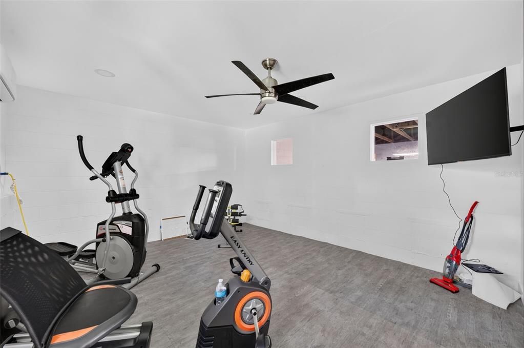 En Venta: $699,000 (5 camas, 2 baños, 2498 Pies cuadrados)
