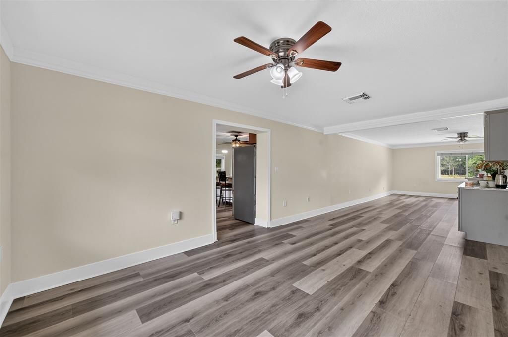 En Venta: $699,000 (5 camas, 2 baños, 2498 Pies cuadrados)