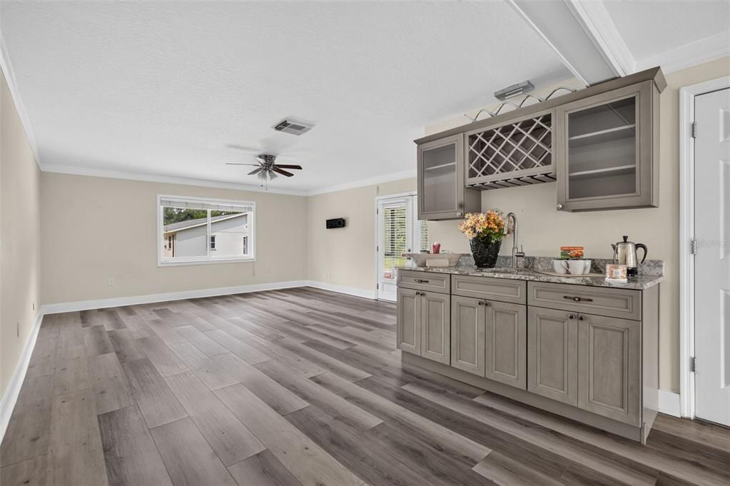 En Venta: $699,000 (5 camas, 2 baños, 2498 Pies cuadrados)