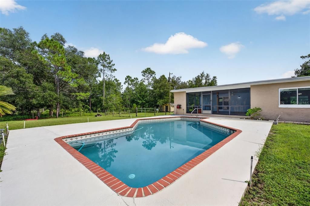 En Venta: $699,000 (5 camas, 2 baños, 2498 Pies cuadrados)