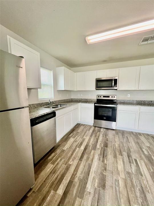 В аренду: $1,995 (3 спален, 2 ванн, 1660 Квадратных фут)