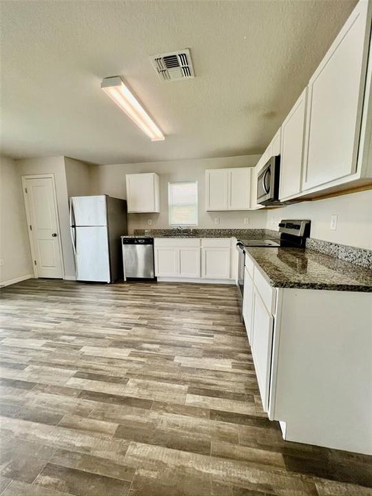 В аренду: $1,995 (3 спален, 2 ванн, 1660 Квадратных фут)