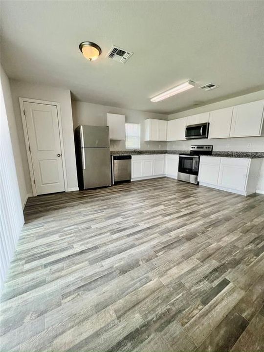 В аренду: $1,995 (3 спален, 2 ванн, 1660 Квадратных фут)