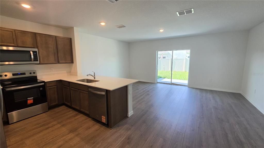 For Rent: $2,195 (3 beds, 2 baths, 1463 Square Feet)