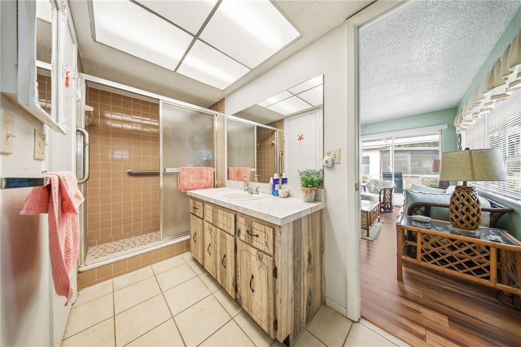 En Venta: $275,000 (2 camas, 2 baños, 1365 Pies cuadrados)
