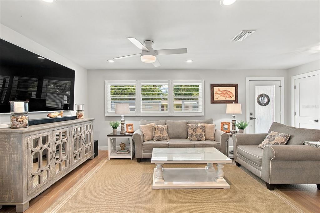For Sale: $525,000 (2 beds, 2 baths, 1306 Square Feet)