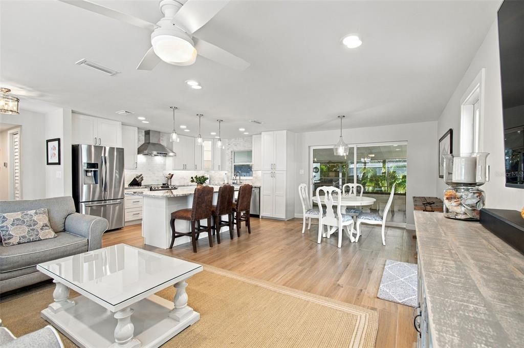 For Sale: $525,000 (2 beds, 2 baths, 1306 Square Feet)
