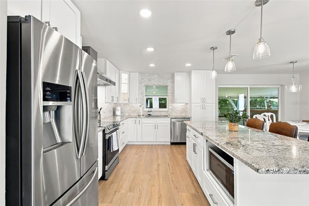 For Sale: $525,000 (2 beds, 2 baths, 1306 Square Feet)