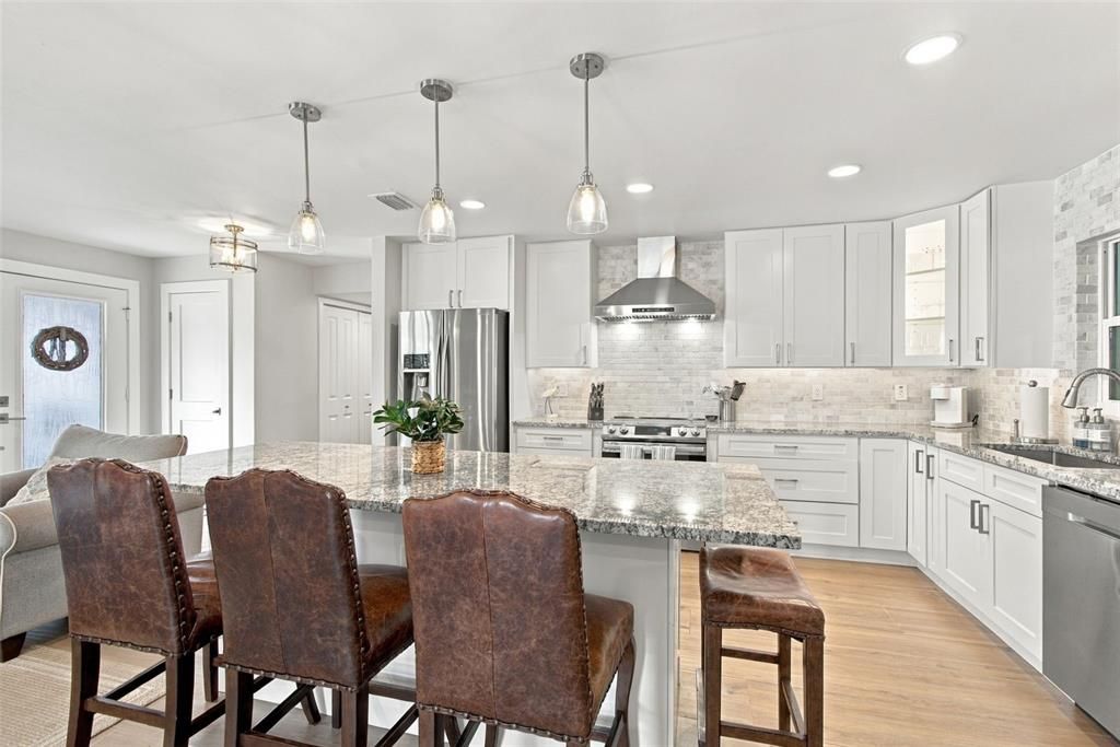For Sale: $525,000 (2 beds, 2 baths, 1306 Square Feet)