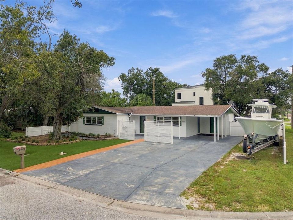 For Sale: $525,000 (2 beds, 2 baths, 1306 Square Feet)