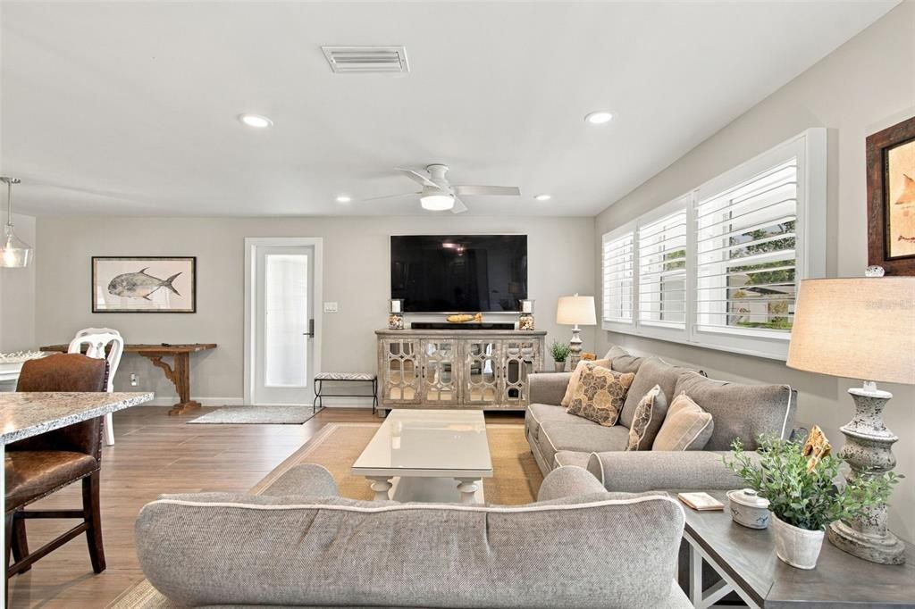 For Sale: $525,000 (2 beds, 2 baths, 1306 Square Feet)