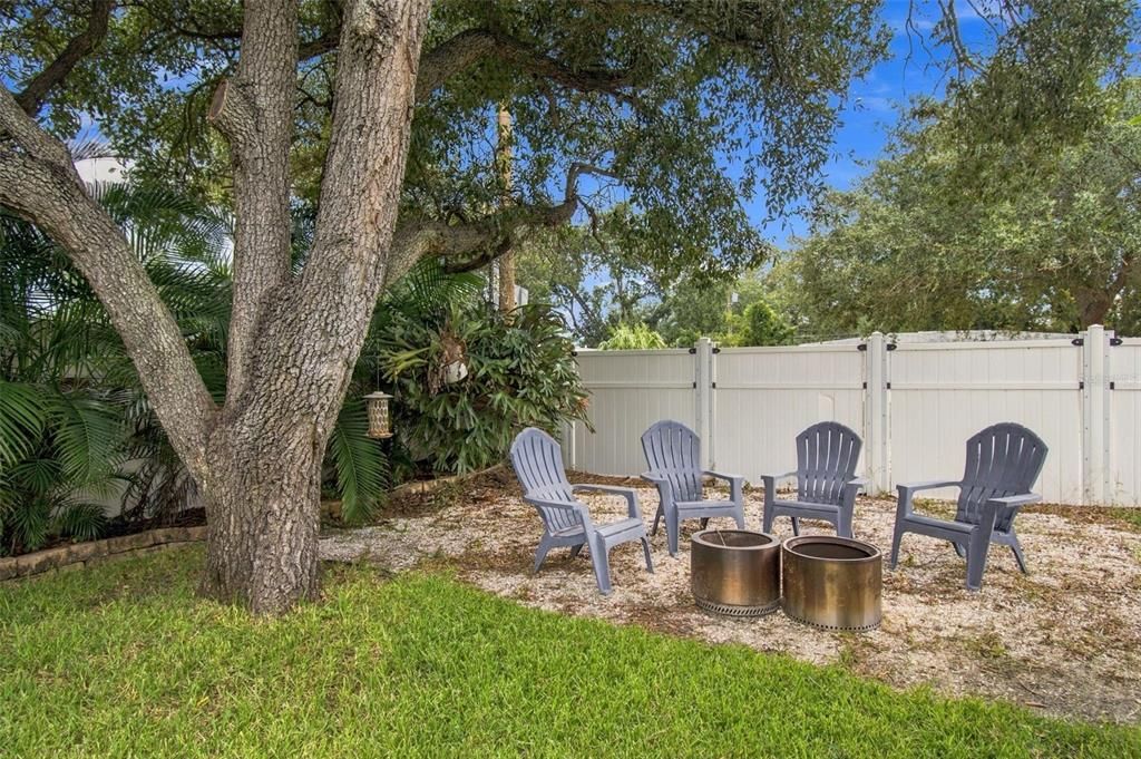 For Sale: $525,000 (2 beds, 2 baths, 1306 Square Feet)