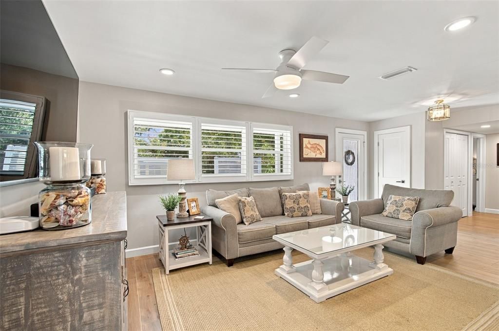 For Sale: $525,000 (2 beds, 2 baths, 1306 Square Feet)