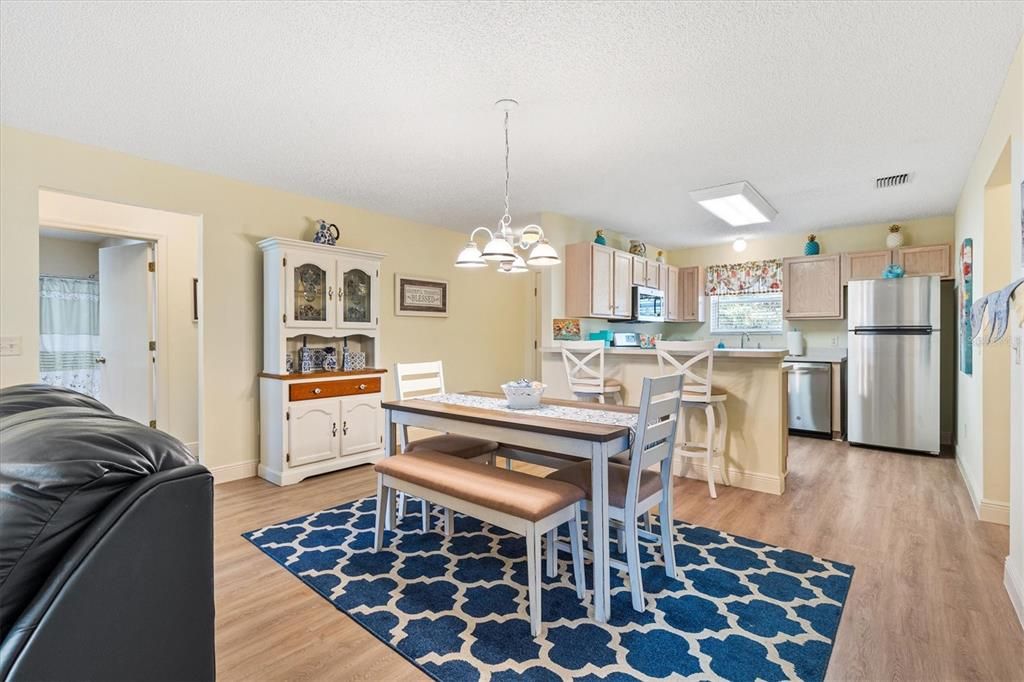 For Sale: $298,888 (3 beds, 2 baths, 1224 Square Feet)