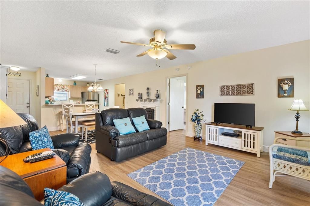 For Sale: $298,888 (3 beds, 2 baths, 1224 Square Feet)