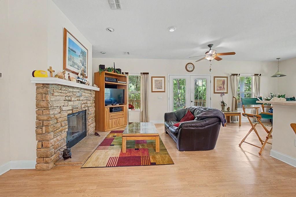 For Sale: $339,000 (3 beds, 2 baths, 1740 Square Feet)