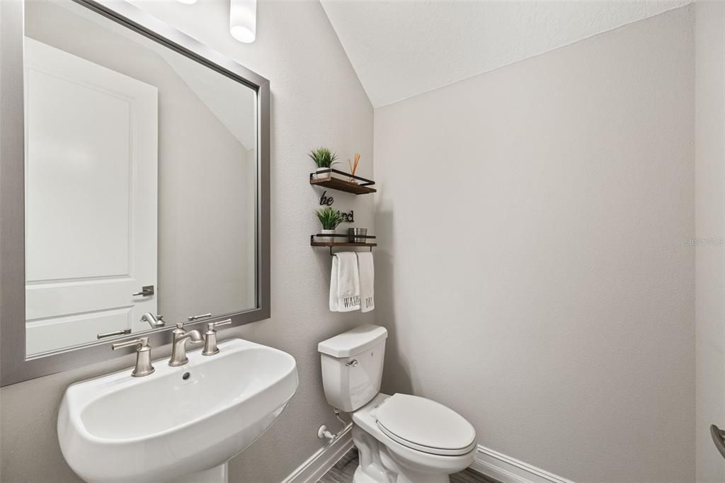 Activo con contrato: $375,000 (3 camas, 2 baños, 1827 Pies cuadrados)