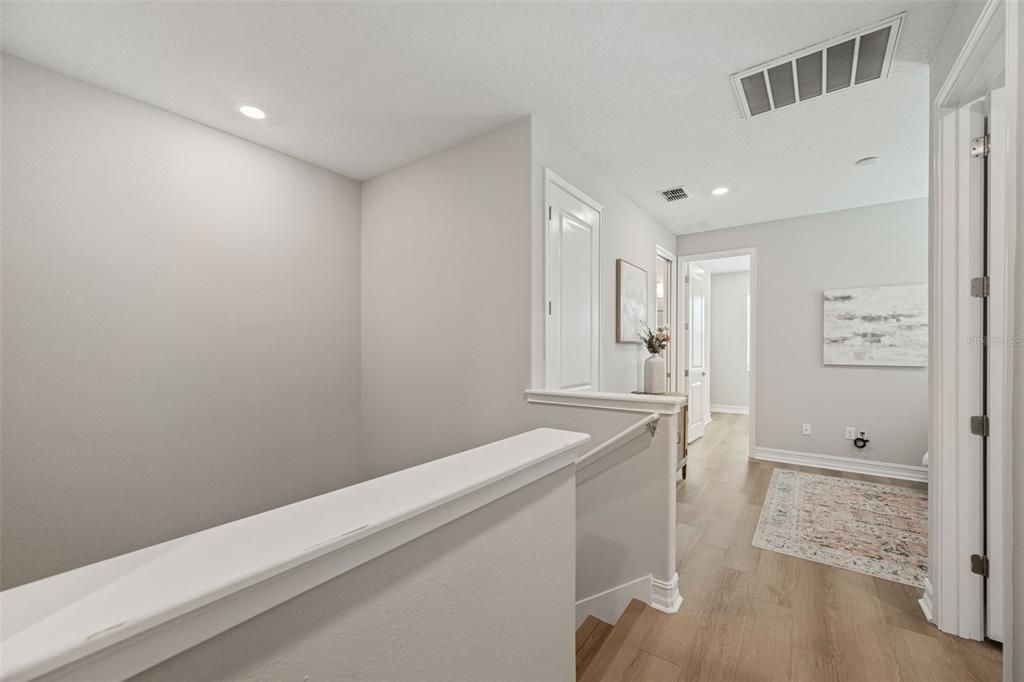 Activo con contrato: $375,000 (3 camas, 2 baños, 1827 Pies cuadrados)