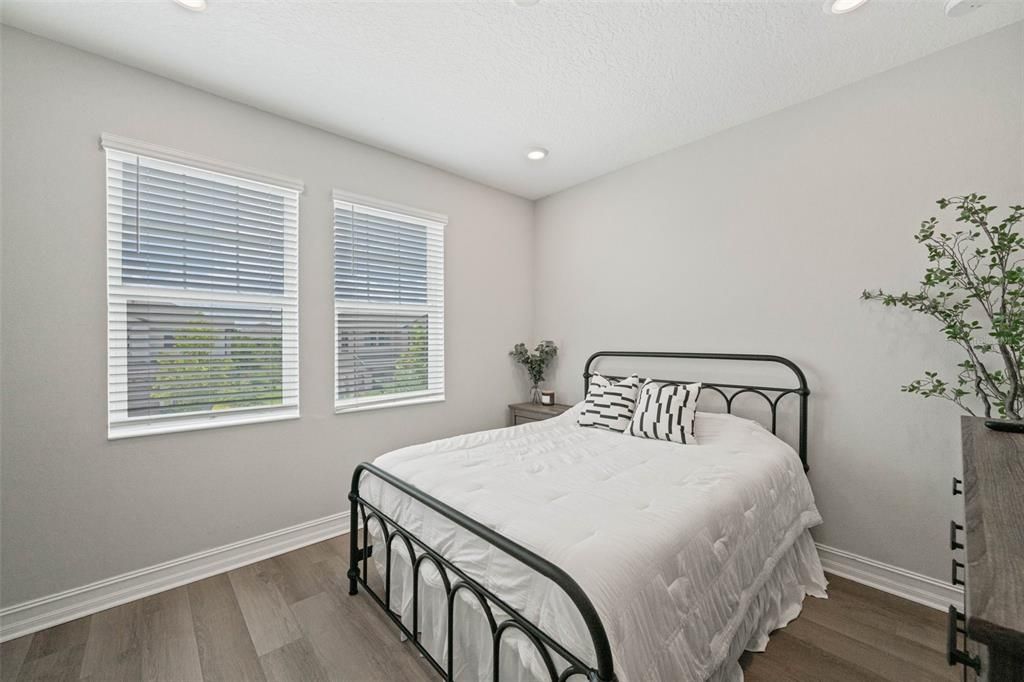 Activo con contrato: $375,000 (3 camas, 2 baños, 1827 Pies cuadrados)