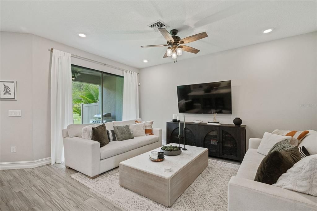 Activo con contrato: $375,000 (3 camas, 2 baños, 1827 Pies cuadrados)