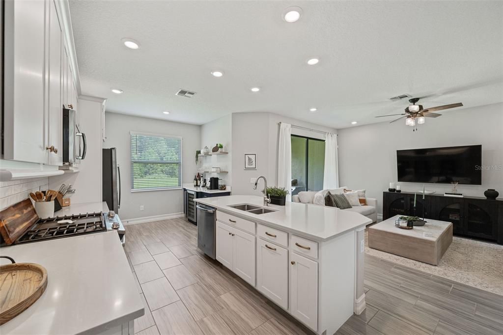 Activo con contrato: $375,000 (3 camas, 2 baños, 1827 Pies cuadrados)