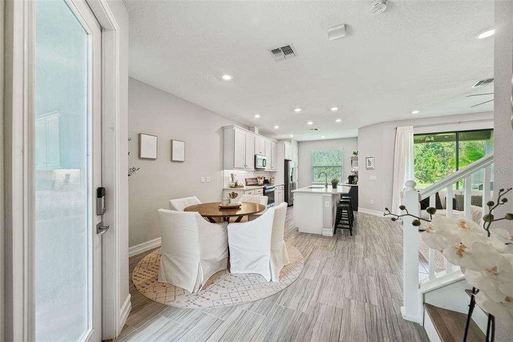 Activo con contrato: $375,000 (3 camas, 2 baños, 1827 Pies cuadrados)