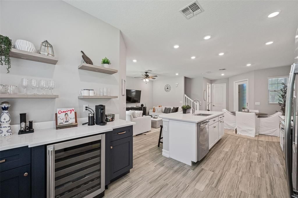 Activo con contrato: $375,000 (3 camas, 2 baños, 1827 Pies cuadrados)
