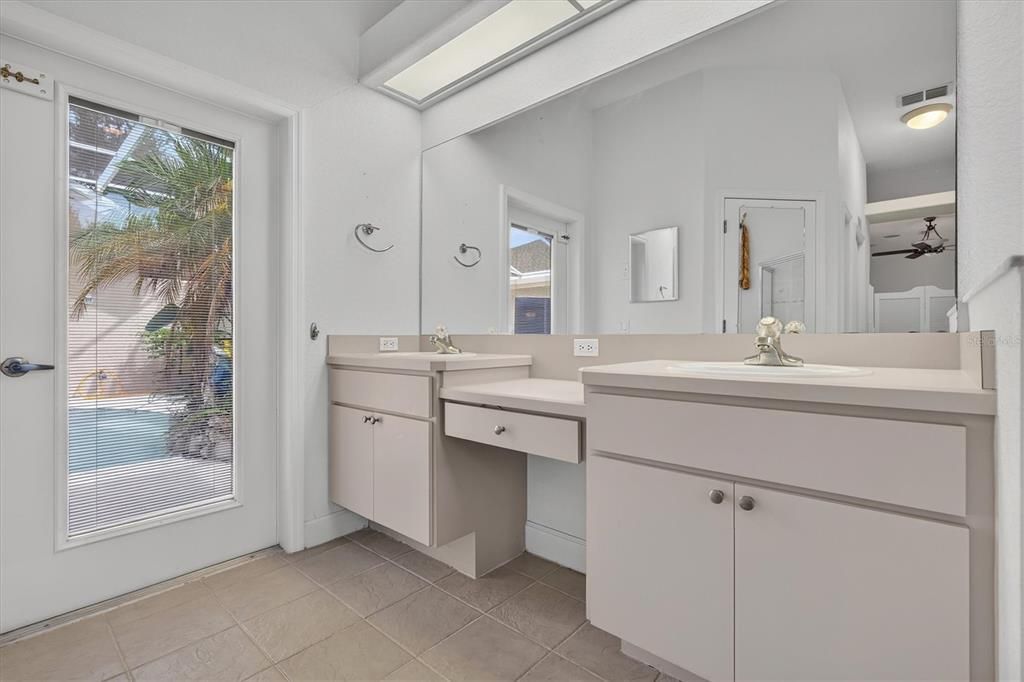 En Venta: $599,900 (3 camas, 3 baños, 2509 Pies cuadrados)