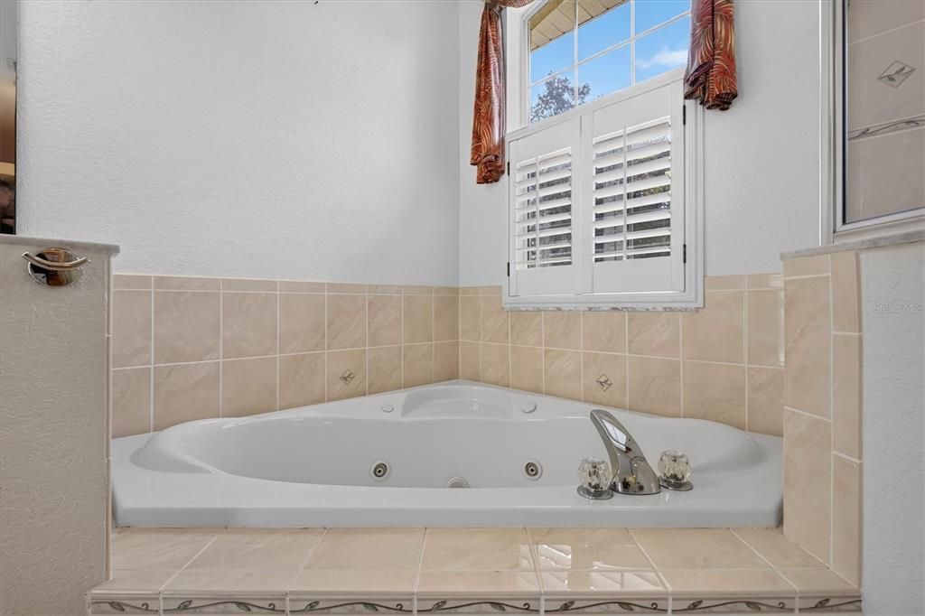 En Venta: $599,900 (3 camas, 3 baños, 2509 Pies cuadrados)