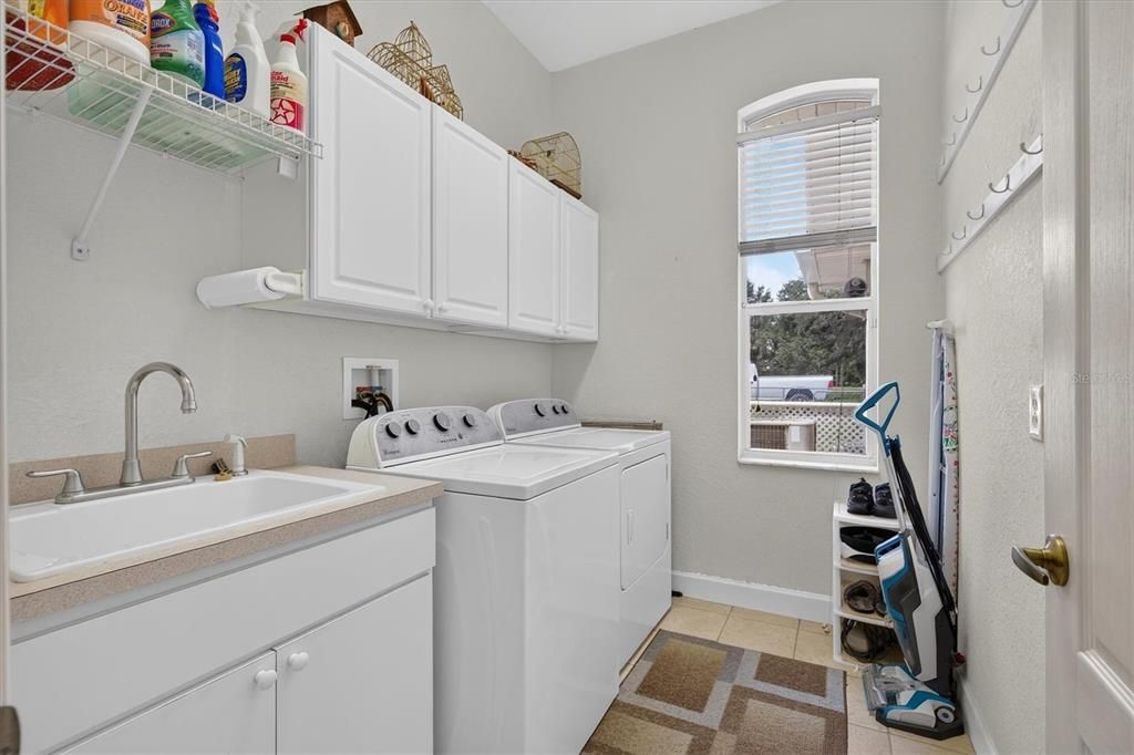 En Venta: $599,900 (3 camas, 3 baños, 2509 Pies cuadrados)
