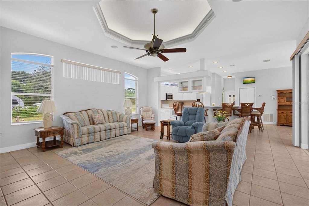 En Venta: $599,900 (3 camas, 3 baños, 2509 Pies cuadrados)