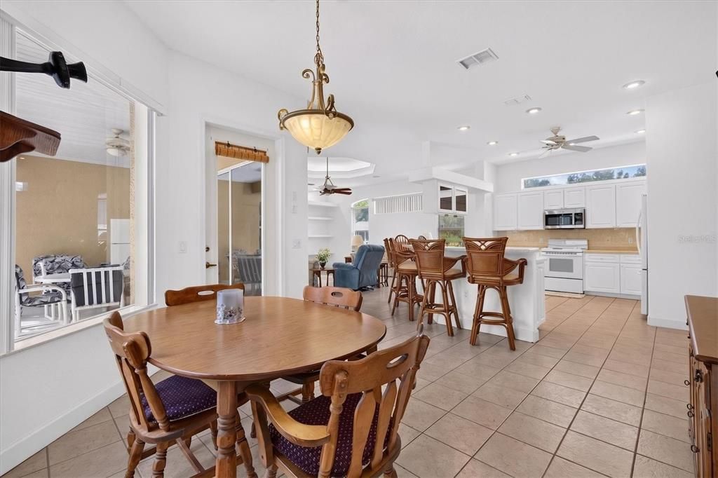 En Venta: $599,900 (3 camas, 3 baños, 2509 Pies cuadrados)